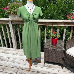 Heather Green motherhood maternity dress. NWOT. Size M